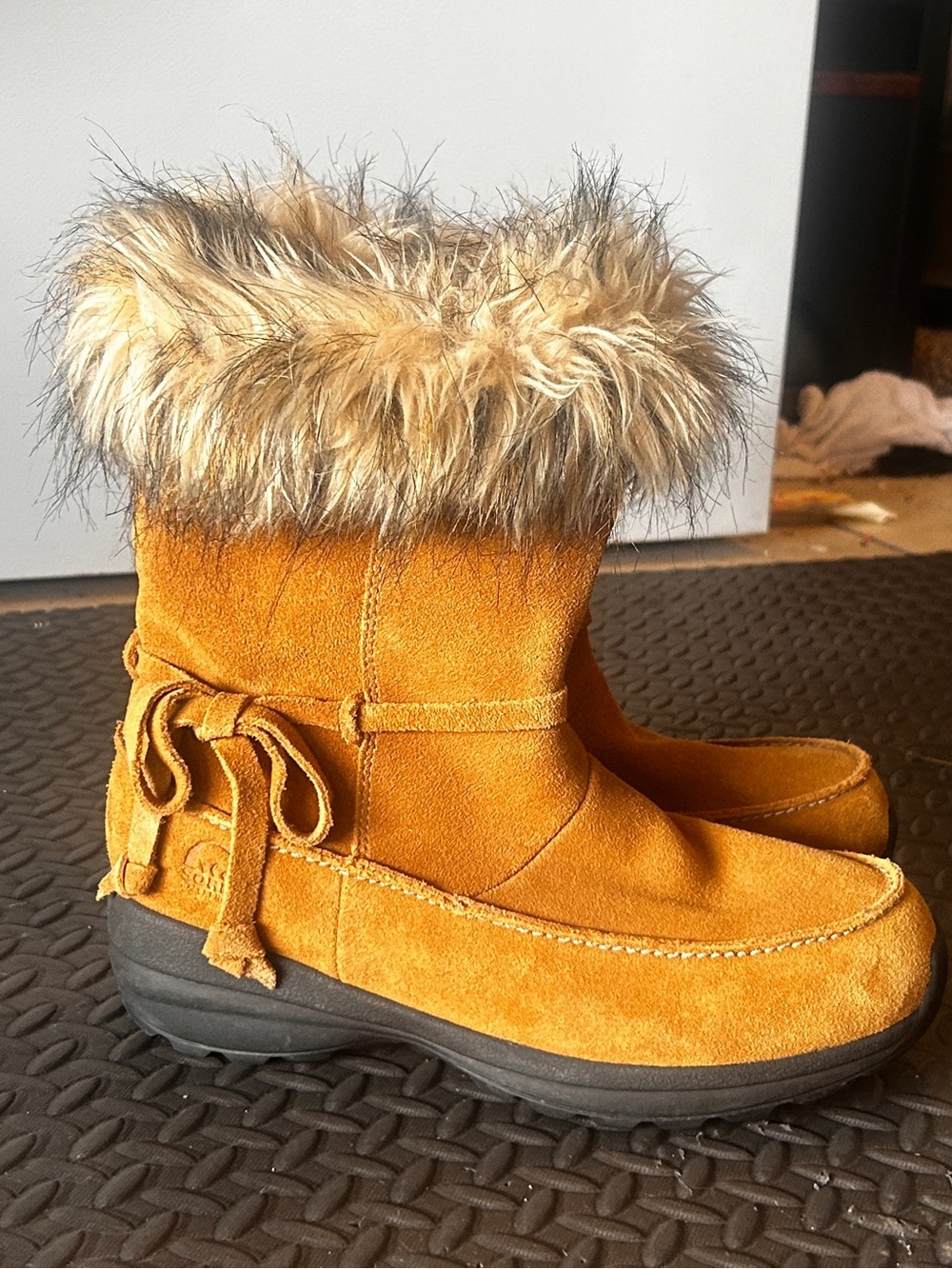 Sorel Black and Tan Rugged Tread Fur Boot